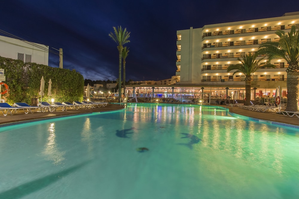 Hotel Caribe Ibiza — Swimming pool in Santa Eulalia, Balearic Islands