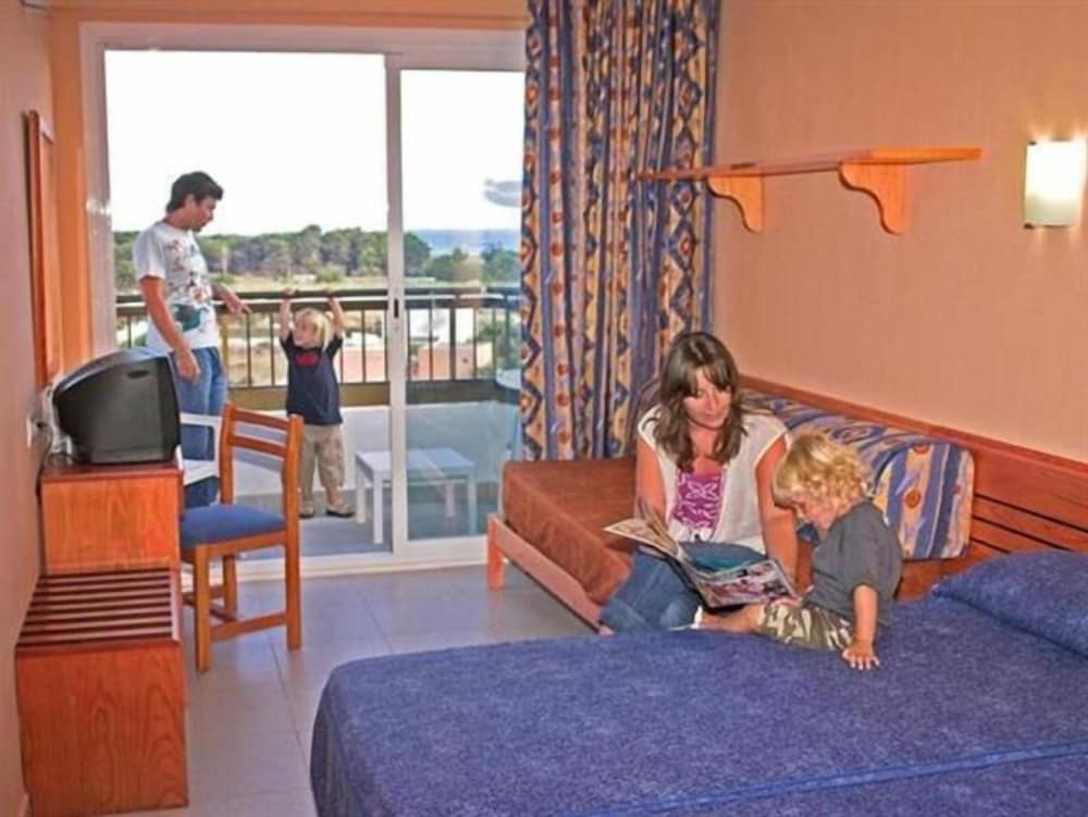 Hotel Caribe Ibiza — Hotel rooms in Santa Eulalia, Balearic Islands