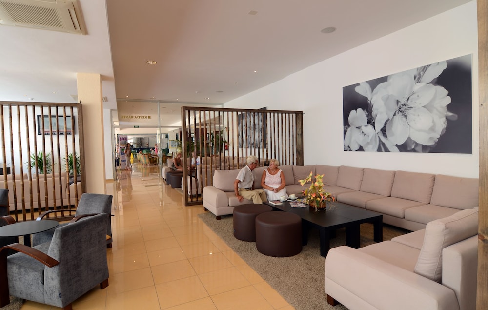 Hotel Caribe Ibiza — Restaurant & bars in Santa Eulalia, Balearic Islands