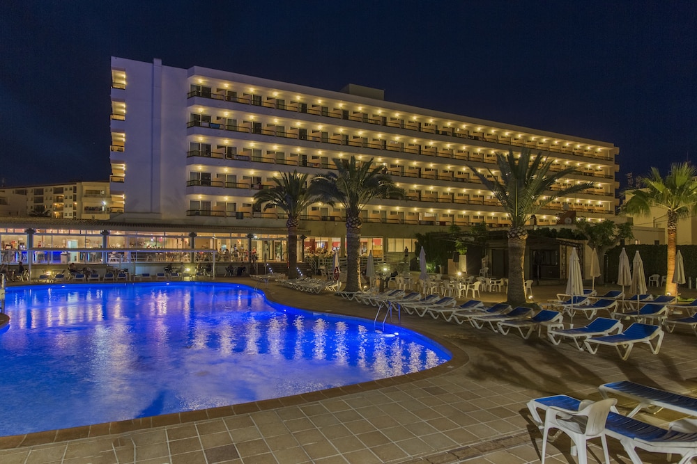 Hotel Caribe Ibiza — Hotel building in Santa Eulalia, Balearic Islands