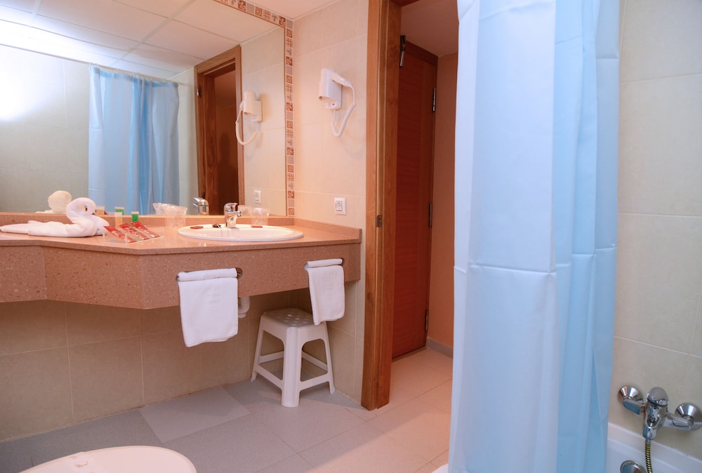 Hotel Caribe Ibiza — Hotel rooms in Santa Eulalia, Balearic Islands