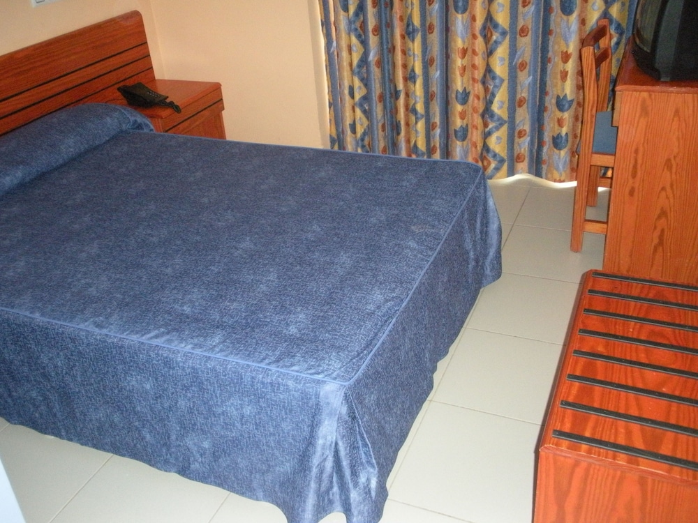 Hotel Caribe Ibiza — Hotel rooms in Santa Eulalia, Balearic Islands