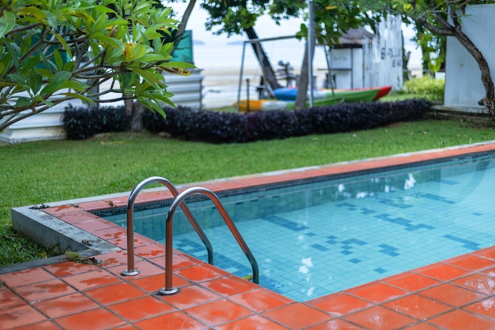 Anyavee Tubkaek Beach Resort — Swimming pool in Nong Thalay, Krabi