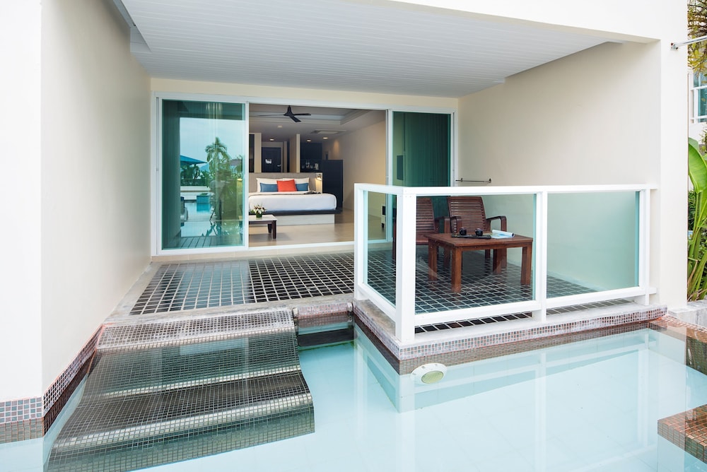 Anyavee Tubkaek Beach Resort — Swimming pool in Nong Thalay, Krabi