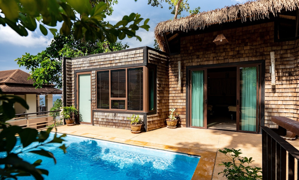 Avani Ao Nang Cliff Krabi Resort — Hotel building in Ao Nang, Krabi