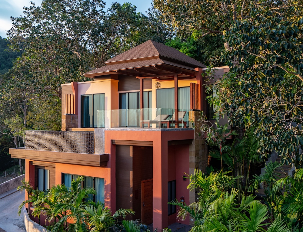 Avani Ao Nang Cliff Krabi Resort — Hotel building in Ao Nang, Krabi