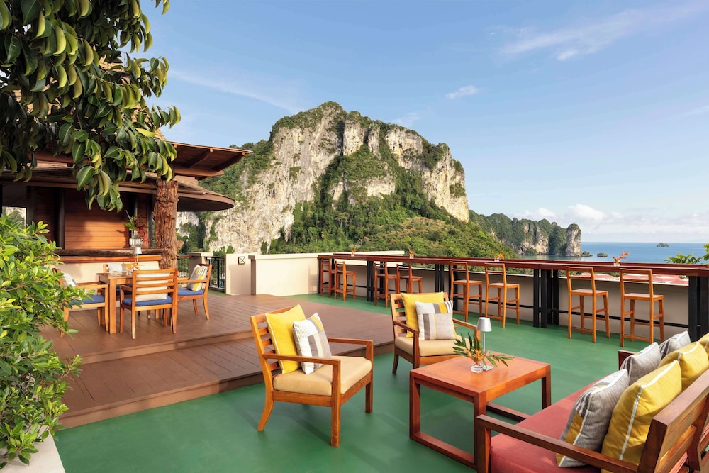 Avani Ao Nang Cliff Krabi Resort — Restaurant & bars in Ao Nang, Krabi