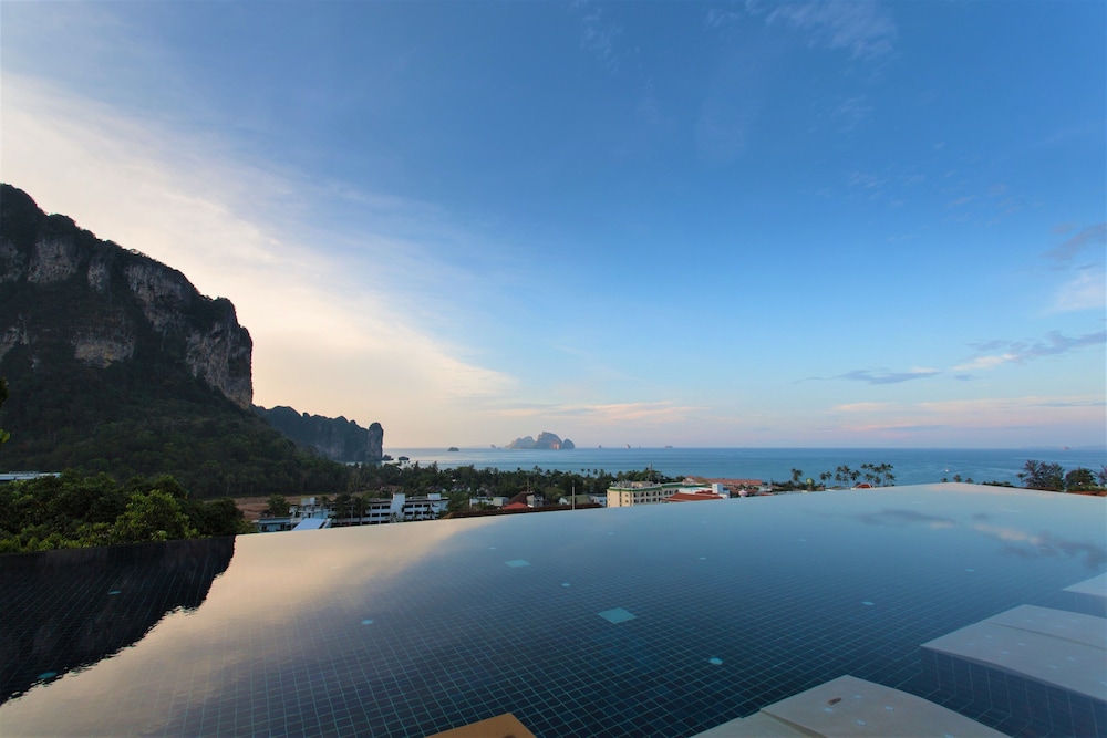 Avani Ao Nang Cliff Krabi Resort — Swimming pool in Ao Nang, Krabi