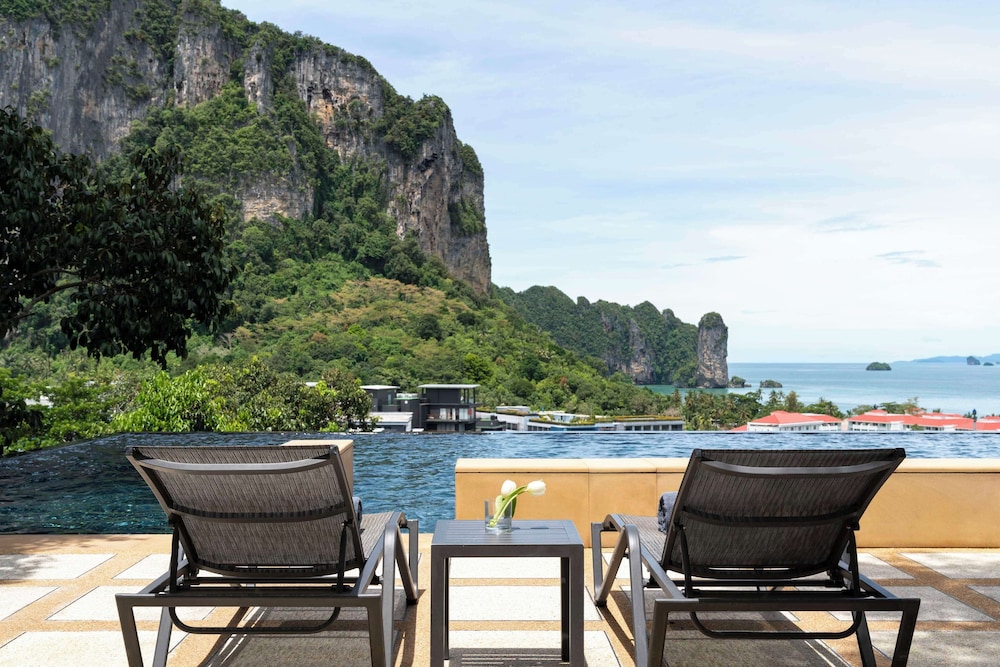 Avani Ao Nang Cliff Krabi Resort — Swimming pool in Ao Nang, Krabi