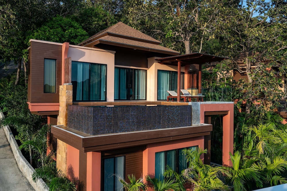 Avani Ao Nang Cliff Krabi Resort — Hotel building in Ao Nang, Krabi