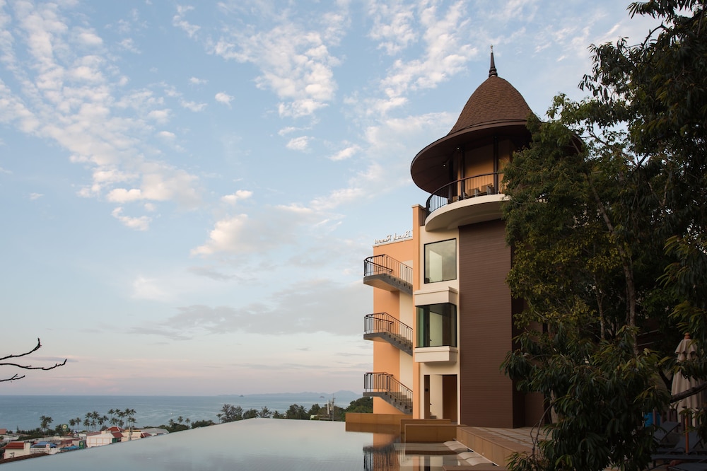Avani Ao Nang Cliff Krabi Resort — Hotel building in Ao Nang, Krabi