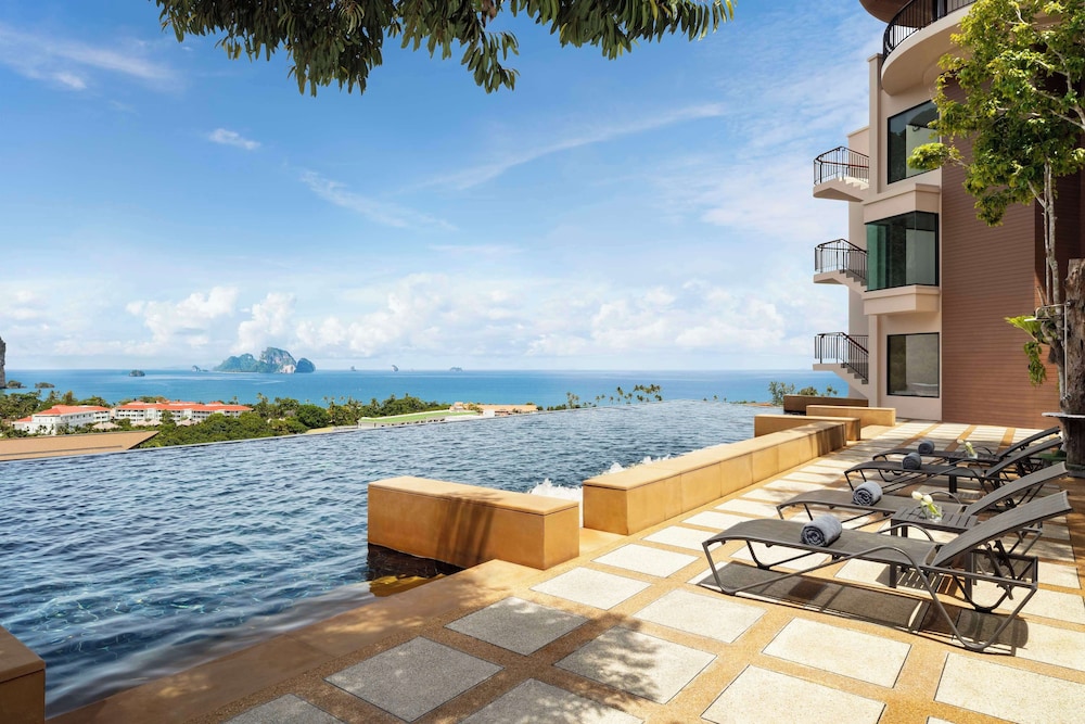 Avani Ao Nang Cliff Krabi Resort — Swimming pool in Ao Nang, Krabi