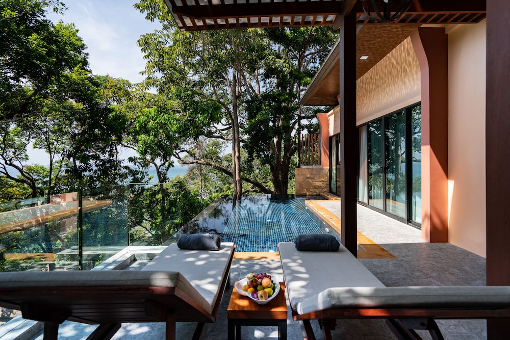 Avani Ao Nang Cliff Krabi Resort — Swimming pool in Ao Nang, Krabi