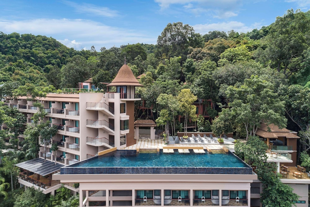 Avani Ao Nang Cliff Krabi Resort — Hotel building in Ao Nang, Krabi