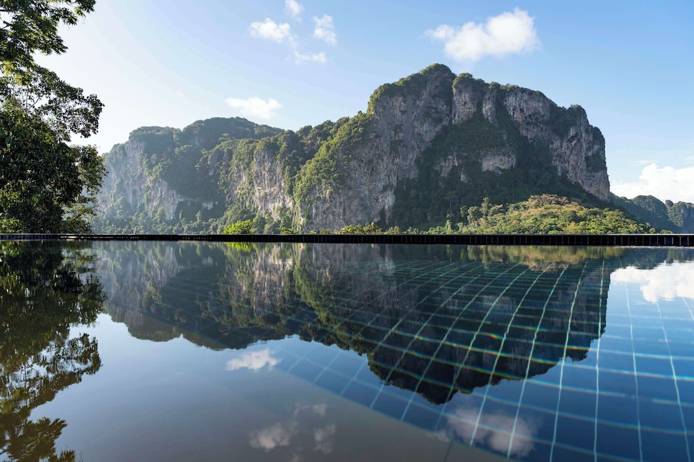 Avani Ao Nang Cliff Krabi Resort — Swimming pool in Ao Nang, Krabi