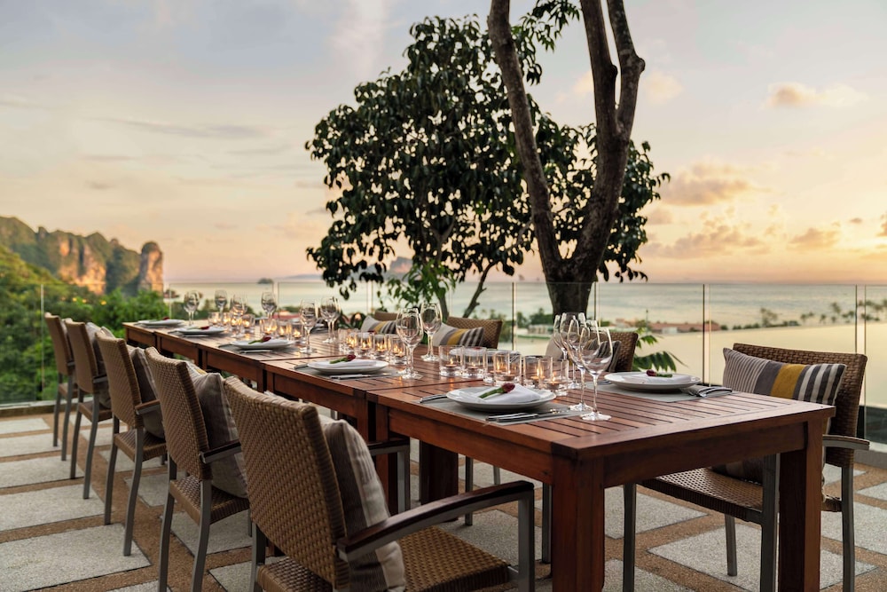 Avani Ao Nang Cliff Krabi Resort — Restaurant & bars in Ao Nang, Krabi
