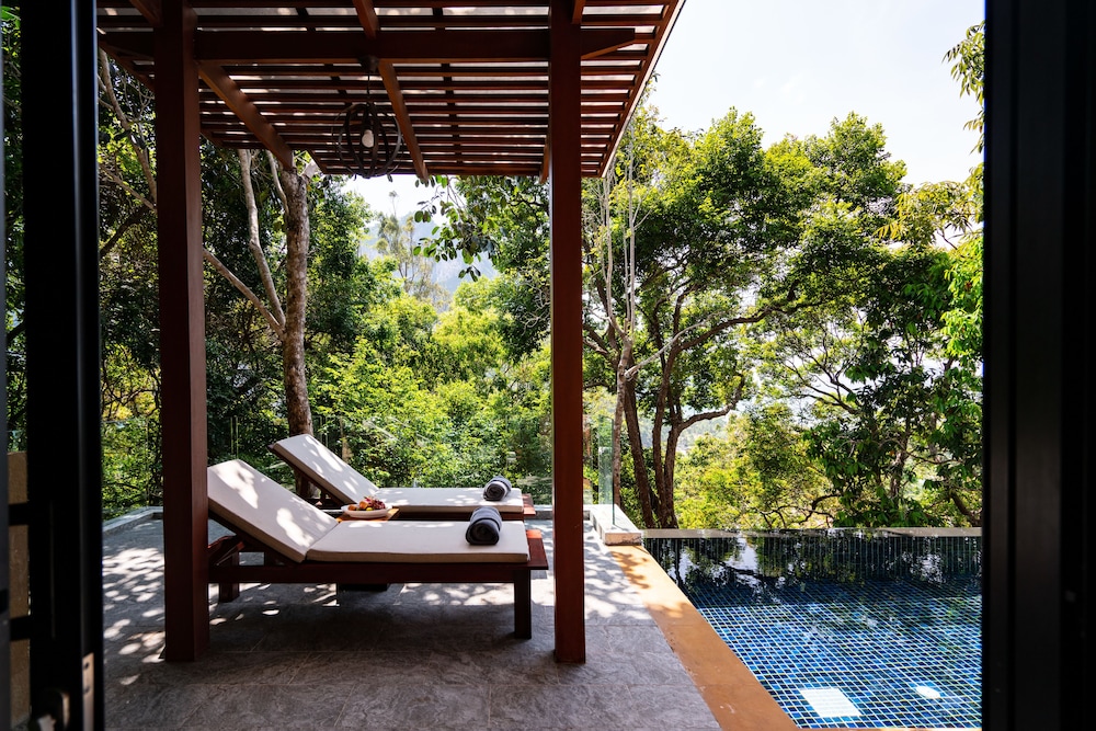 Avani Ao Nang Cliff Krabi Resort — Swimming pool in Ao Nang, Krabi