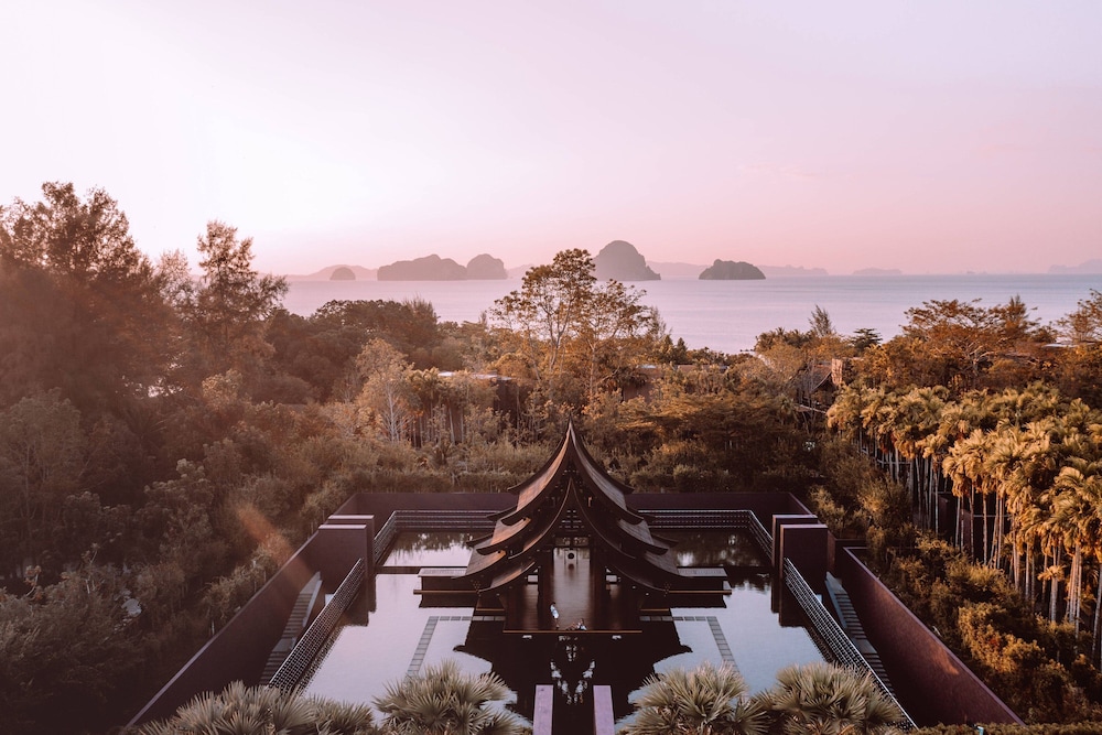 Phulay Bay, a Ritz-Carlton Reserve — Hotel building in Nong Thalay, Krabi