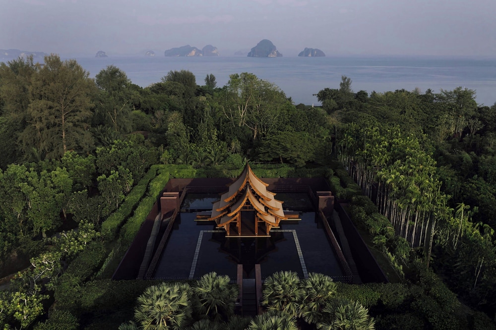 Phulay Bay, a Ritz-Carlton Reserve — Hotel building in Nong Thalay, Krabi
