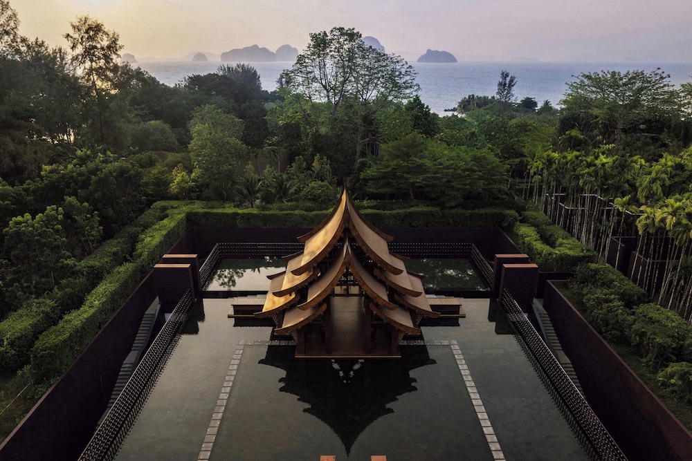Phulay Bay, a Ritz-Carlton Reserve — Hotel building in Nong Thalay, Krabi