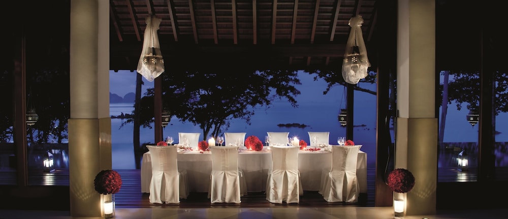 Phulay Bay, a Ritz-Carlton Reserve — Restaurant & bars in Nong Thalay, Krabi