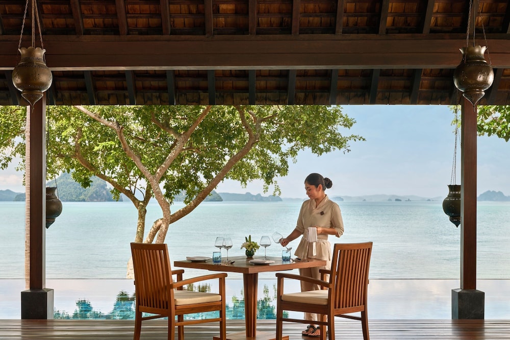 Phulay Bay, a Ritz-Carlton Reserve — Restaurant & bars in Nong Thalay, Krabi