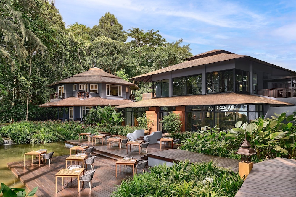 Phulay Bay, a Ritz-Carlton Reserve — Hotel building in Nong Thalay, Krabi
