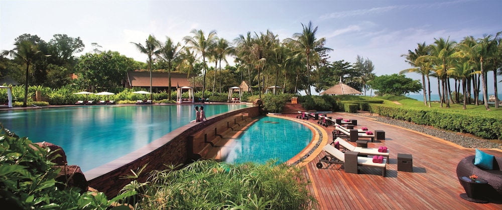 Phulay Bay, a Ritz-Carlton Reserve — Swimming pool in Nong Thalay, Krabi