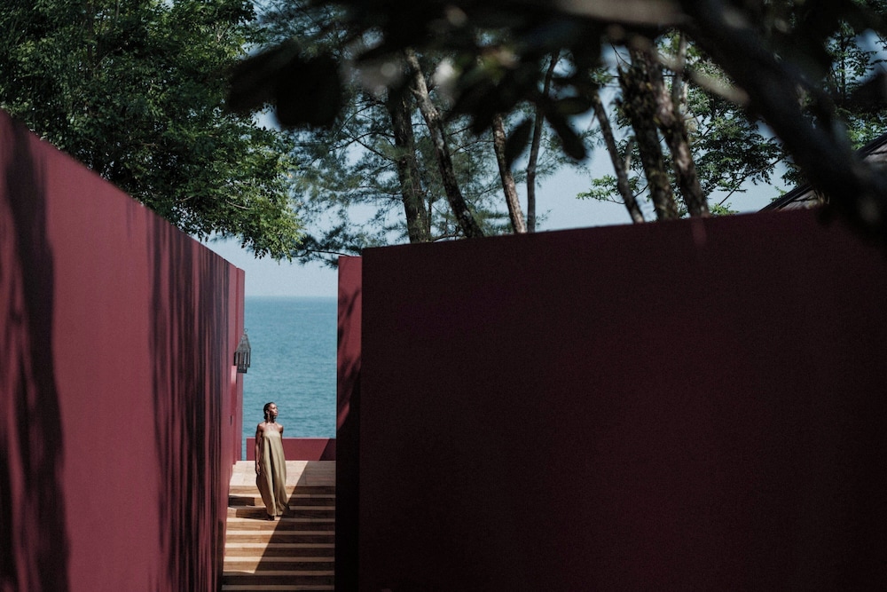 Phulay Bay, a Ritz-Carlton Reserve — Hotel building in Nong Thalay, Krabi