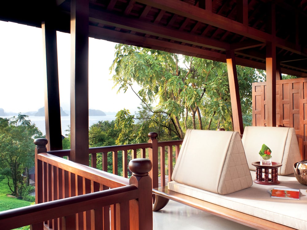 Phulay Bay, a Ritz-Carlton Reserve — Hotel building in Nong Thalay, Krabi