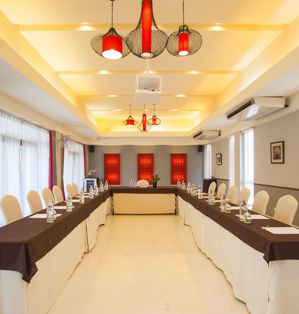 Red Ginger Chic Resort — Restaurant & bars in Ao Nang, Krabi