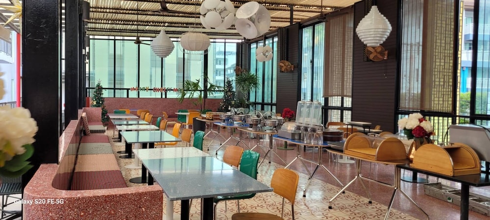 Red Ginger Chic Resort — Restaurant & bars in Ao Nang, Krabi