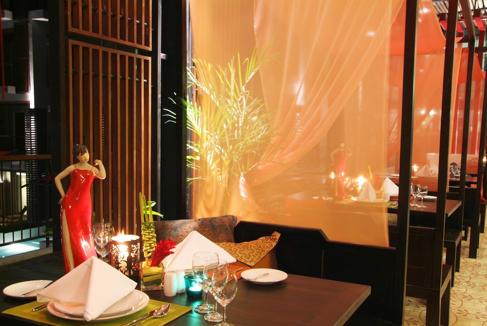 Red Ginger Chic Resort — Restaurant & bars in Ao Nang, Krabi