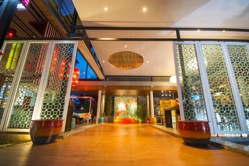 Red Ginger Chic Resort — Hotel building in Ao Nang, Krabi