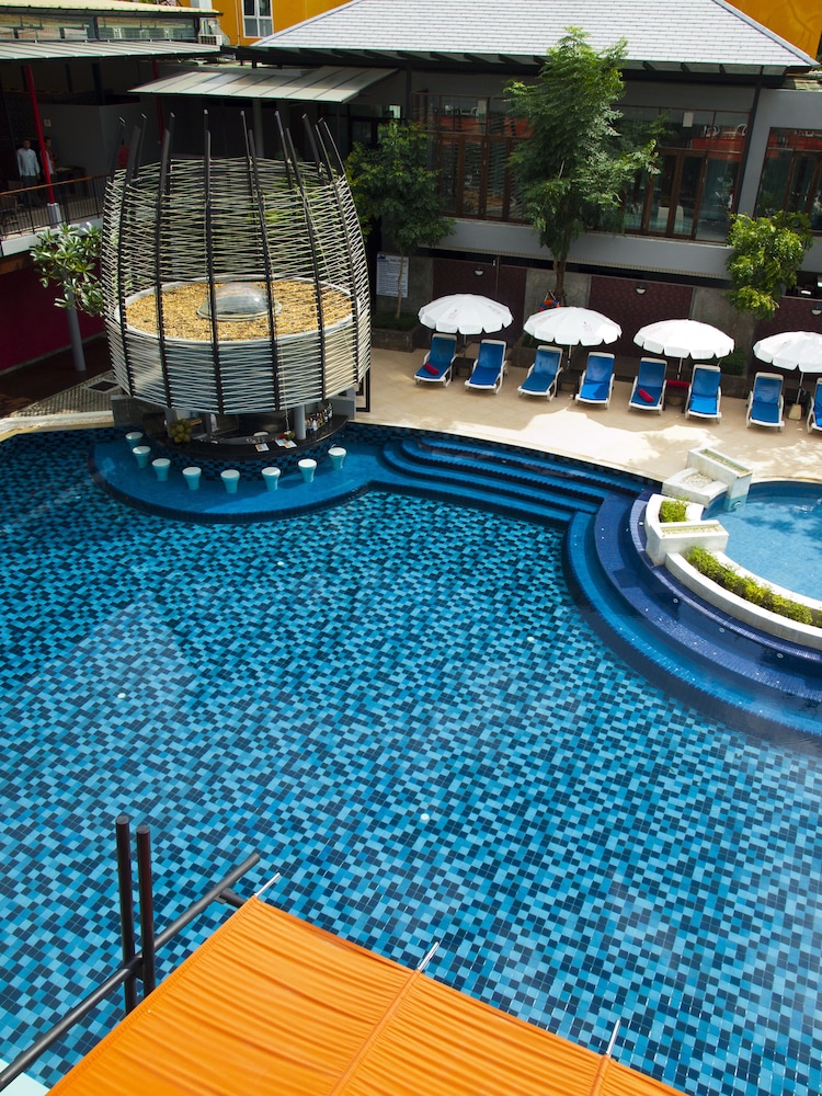 Red Ginger Chic Resort — Swimming pool in Ao Nang, Krabi