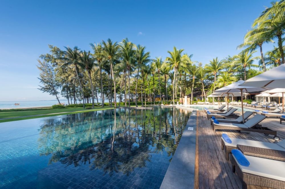 Dusit Thani Krabi Beach Resort — Swimming pool in Nong Thalay, Krabi