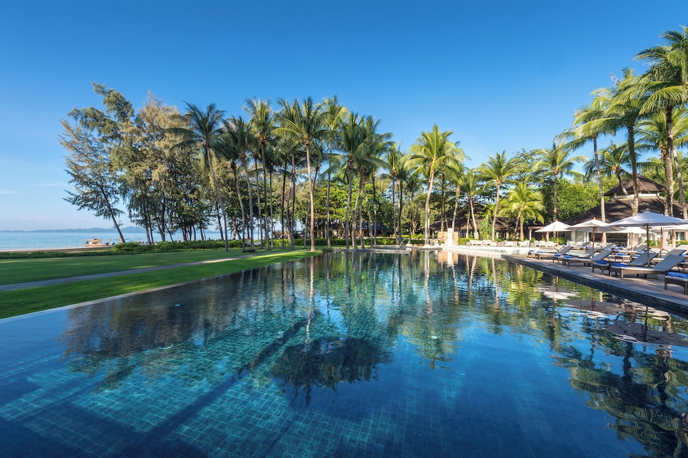 Dusit Thani Krabi Beach Resort — Swimming pool in Nong Thalay, Krabi
