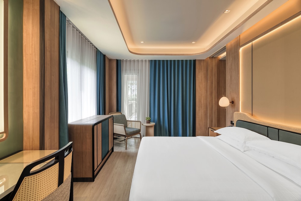 Dusit Thani Krabi Beach Resort — Hotel rooms in Nong Thalay, Krabi