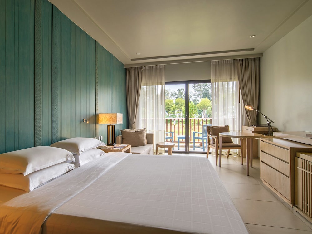 Dusit Thani Krabi Beach Resort — Hotel rooms in Nong Thalay, Krabi