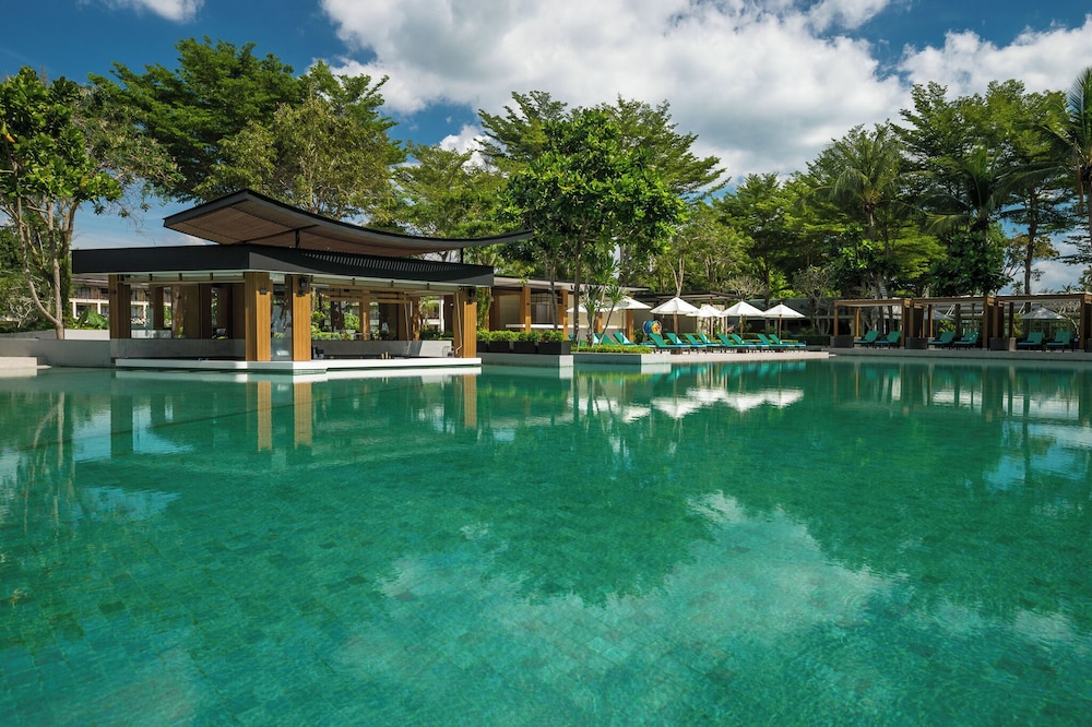 Dusit Thani Krabi Beach Resort — Swimming pool in Nong Thalay, Krabi