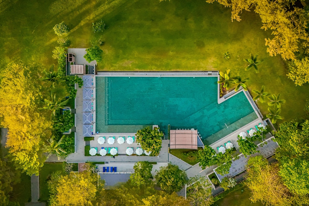 Dusit Thani Krabi Beach Resort — Swimming pool in Nong Thalay, Krabi