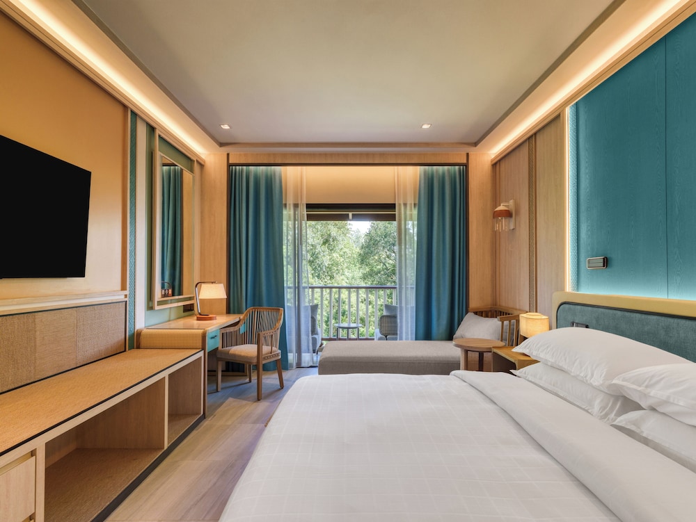 Dusit Thani Krabi Beach Resort — Hotel rooms in Nong Thalay, Krabi