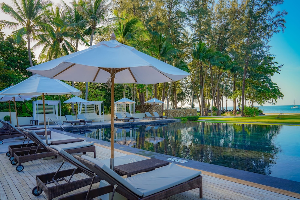 Dusit Thani Krabi Beach Resort — Swimming pool in Nong Thalay, Krabi
