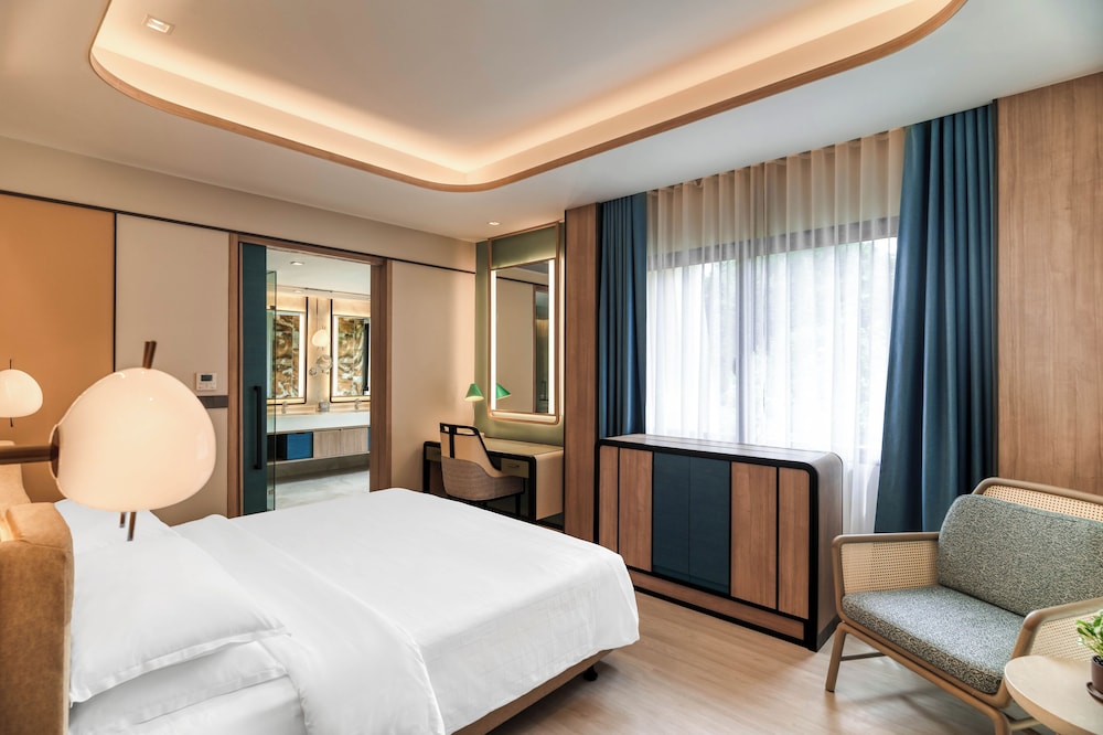 Dusit Thani Krabi Beach Resort — Hotel rooms in Nong Thalay, Krabi