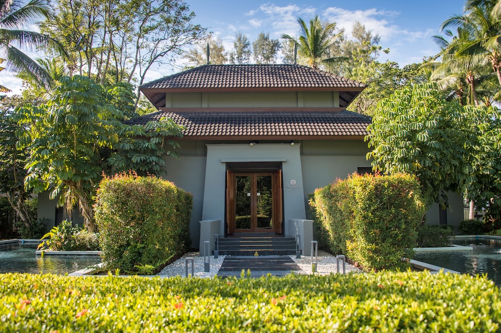 Dusit Thani Krabi Beach Resort — Hotel building in Nong Thalay, Krabi