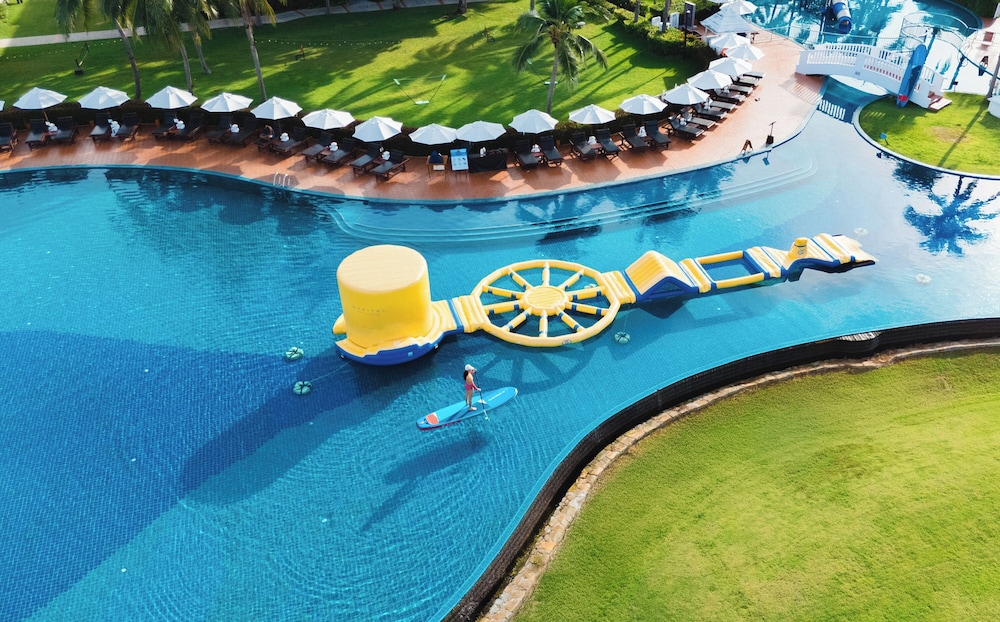 Sofitel Krabi Phokeethra Golf & Spa Resort — Swimming pool in Nong Thalay, Krabi