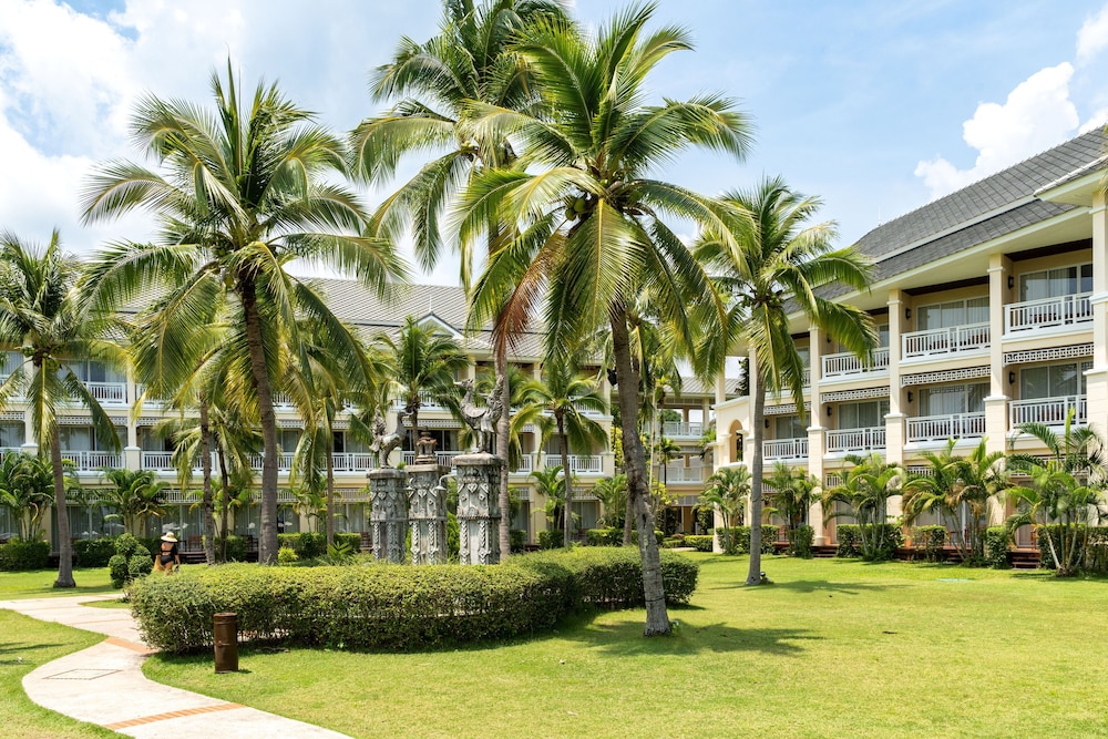 Sofitel Krabi Phokeethra Golf & Spa Resort — Hotel building in Nong Thalay, Krabi