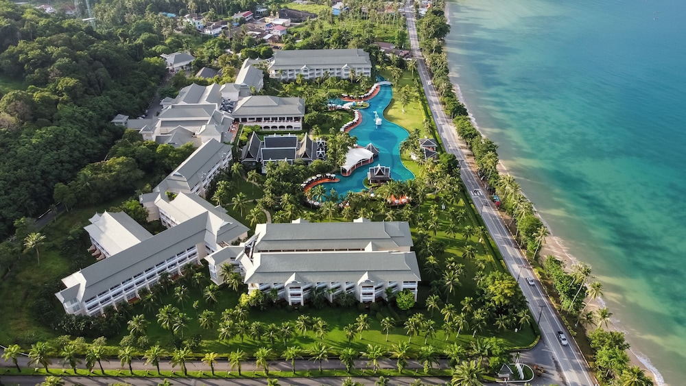 Sofitel Krabi Phokeethra Golf & Spa Resort — Hotel building in Nong Thalay, Krabi