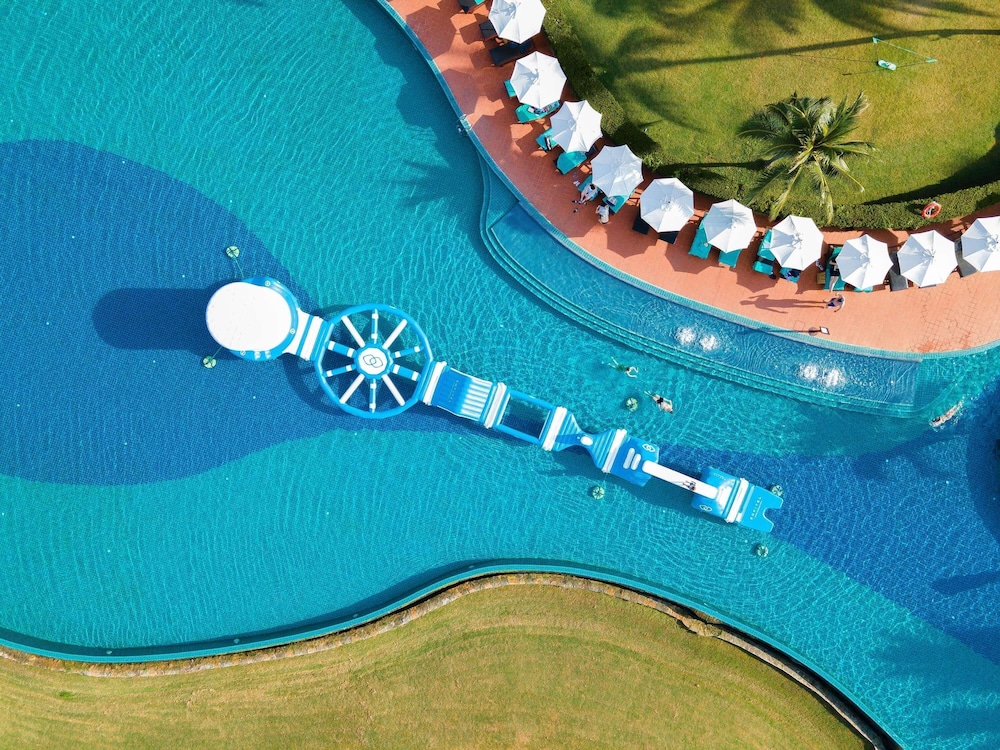 Sofitel Krabi Phokeethra Golf & Spa Resort — Swimming pool in Nong Thalay, Krabi