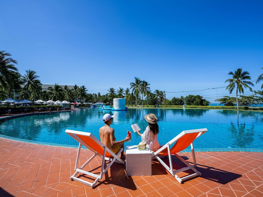 Sofitel Krabi Phokeethra Golf & Spa Resort — Swimming pool in Nong Thalay, Krabi